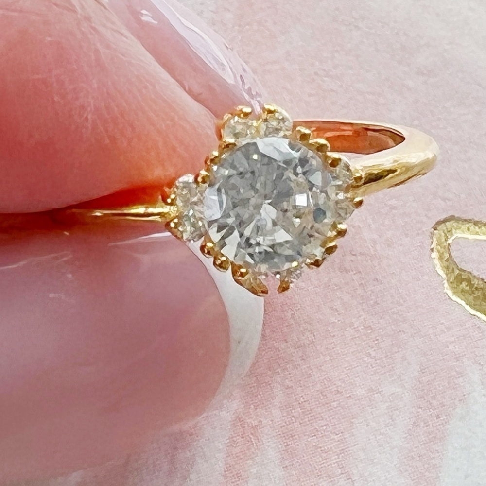 Twinkling Grand Round Crystal CZ Solitaire Gold Tone Stamped S925 Ring Size 6